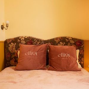 The Elliot - Adults Only